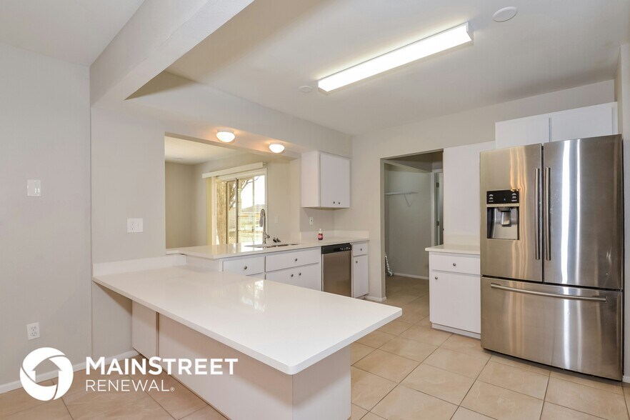 Building Photo - 6947 Roslyn Ct