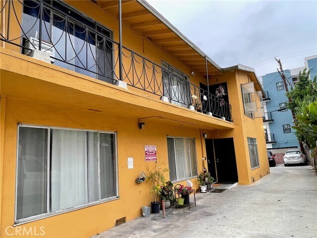 Building Photo - 1433 N Bronson Ave