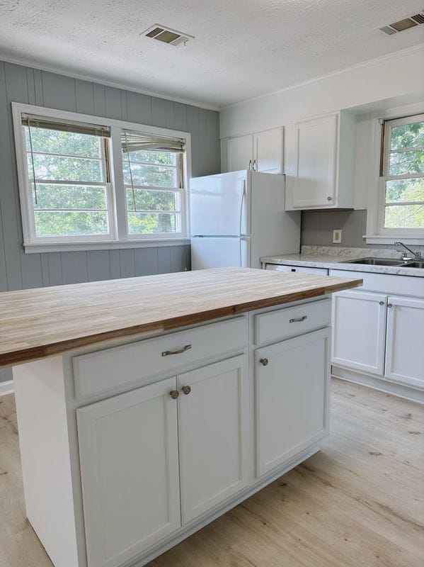 Building Photo - 1463 Beacon Light Rd