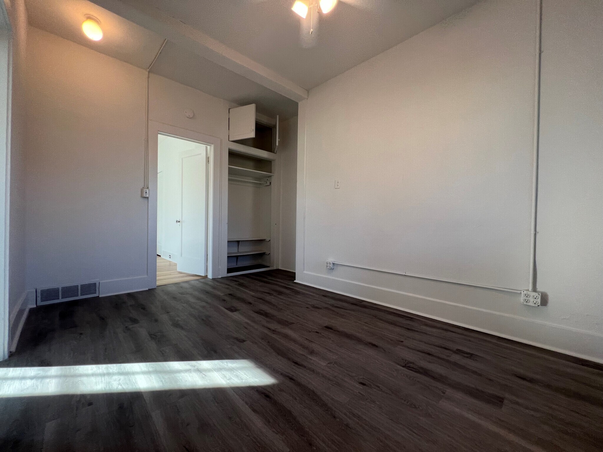 Building Photo - 312 W Lynwood St