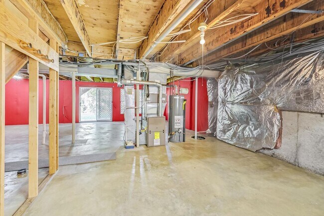 Building Photo - Cool on Cool Spring! Large SF 4 Bed + 2.5 BA