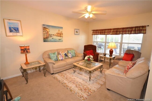 Building Photo - 753 NW Waterlily Pl