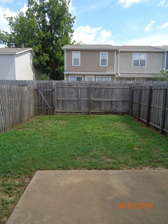 Building Photo - Quail Hollow