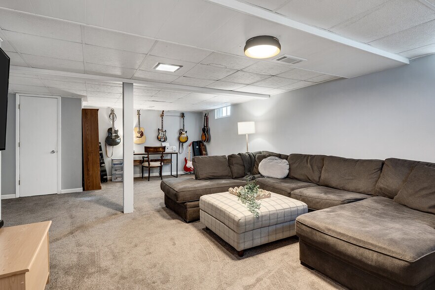 Building Photo - 2015 Wood St