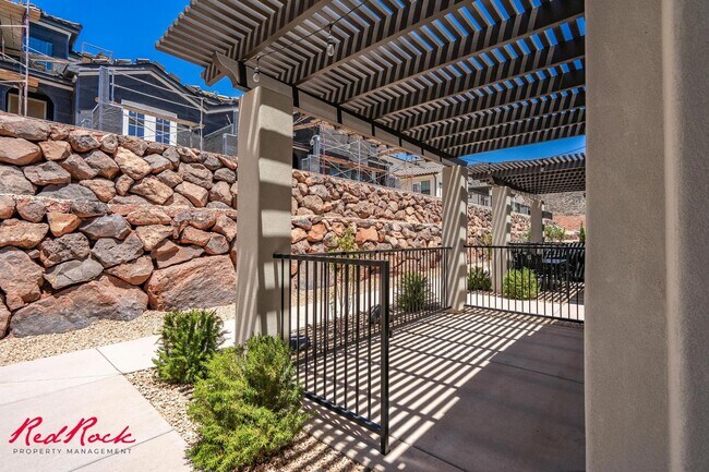 Building Photo - 2277 Mirador Aly