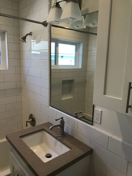 Bathroom 2 - 4136 Lyceum Ave