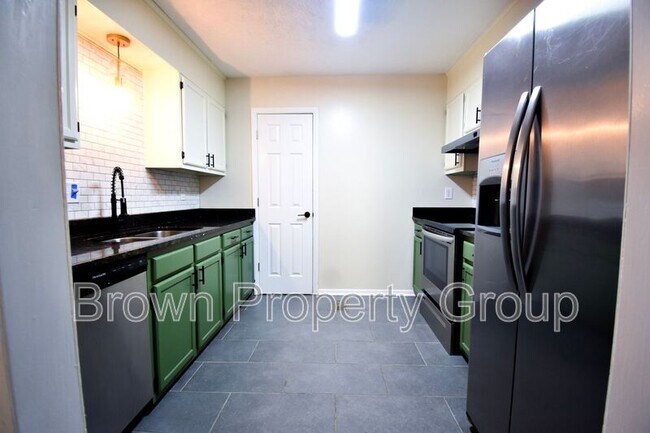 Building Photo - 518 Singletary Pl