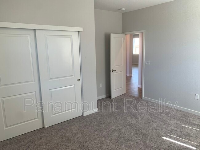 Building Photo - 886 Shearwater Rd