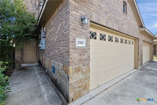 Building Photo - 290 Rosalie Dr