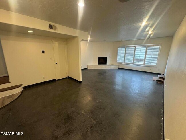 Building Photo - 12115 Valleyheart Dr
