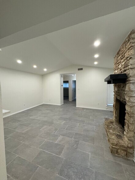 Building Photo - 1220 Tartan Ln