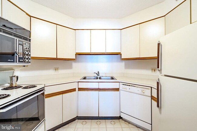 Building Photo - 2018 Walnut St