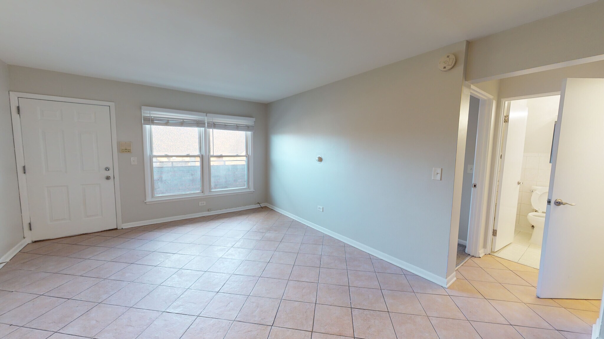 Building Photo - 6341 W Belmont Ave