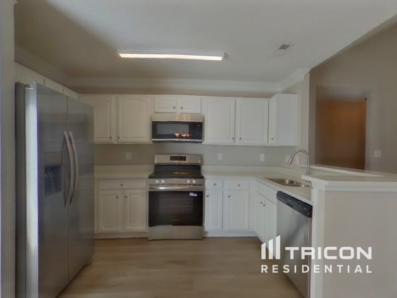 Building Photo - 2113 Sebastiani Dr