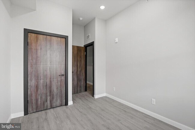 Building Photo - 403 N Simpson St