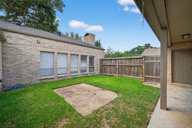 Building Photo - 10815 Shawnbrook Dr