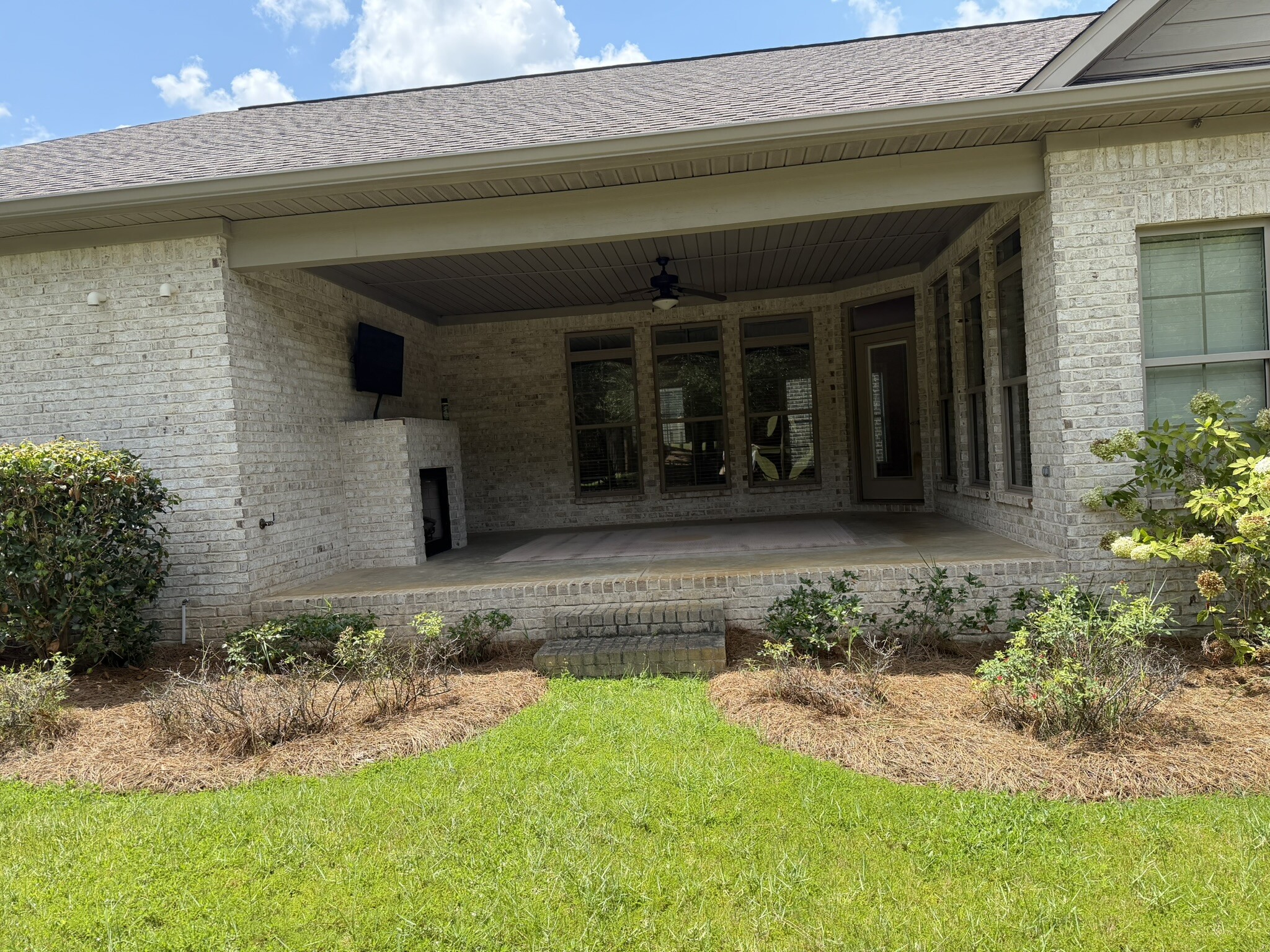 Building Photo - 201 Kelso Ln