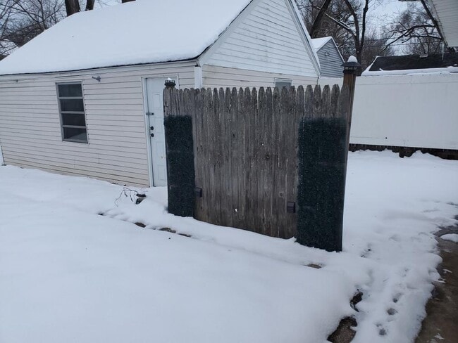 Building Photo - 806 Roosevelt St