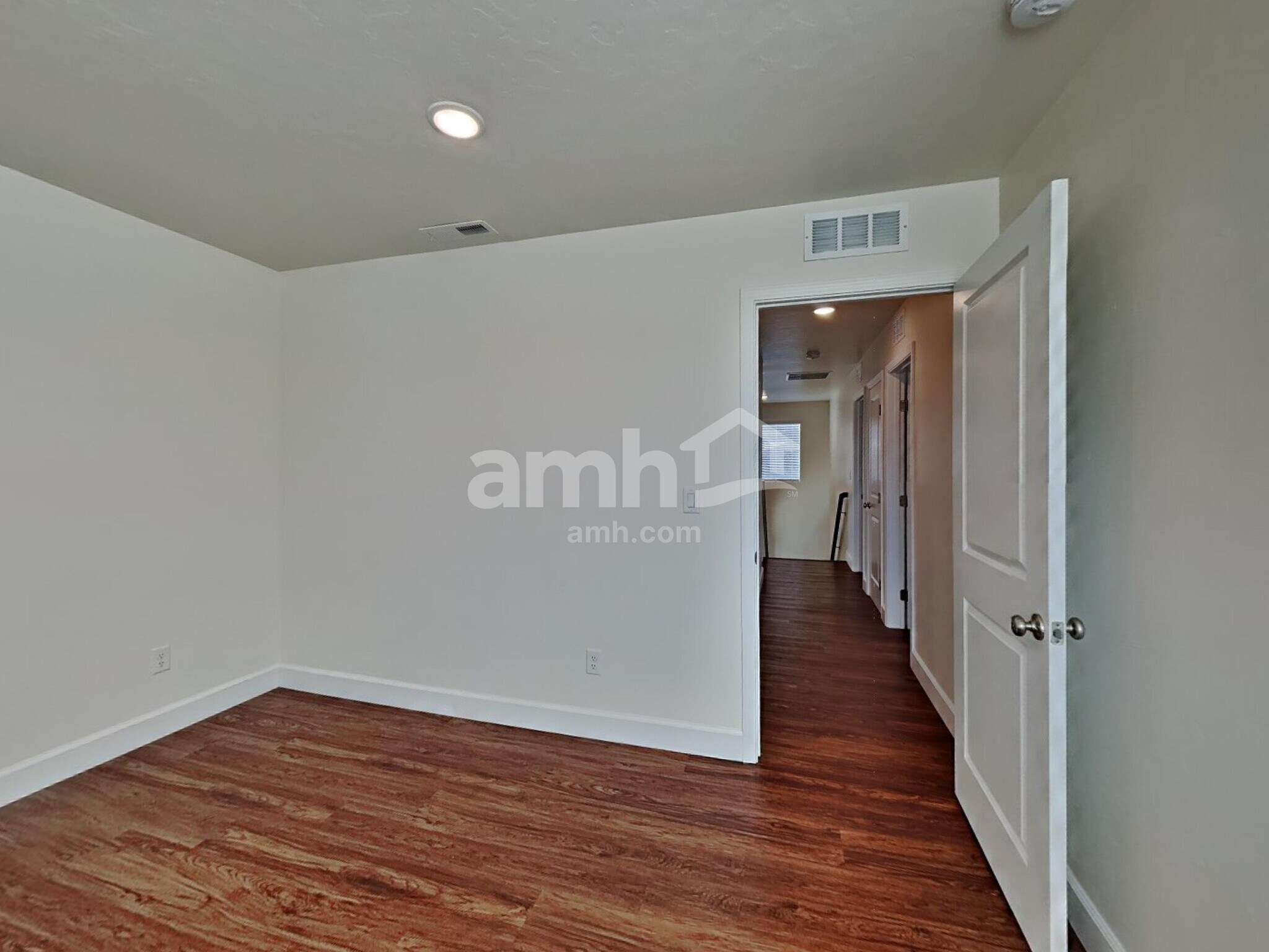 Building Photo - 5043 W Milliron Dr