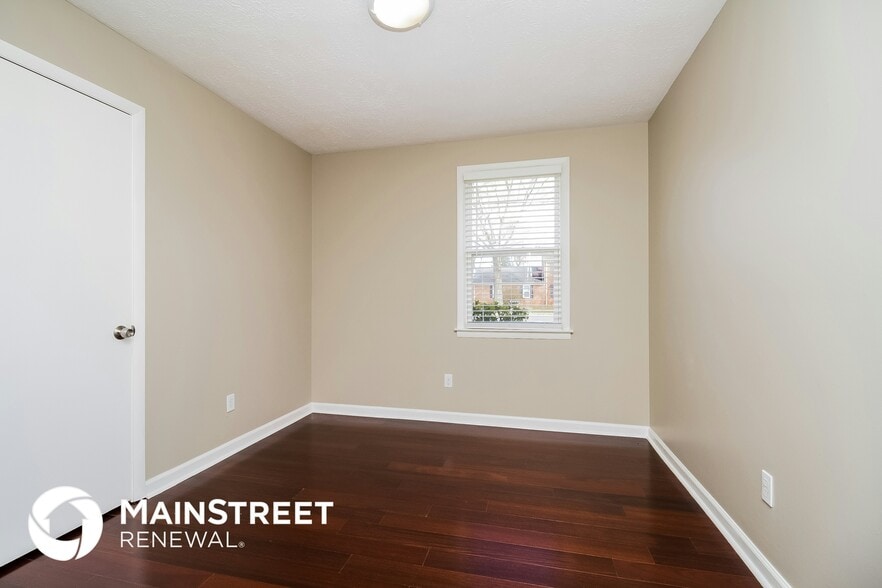 Building Photo - 320 Lake Farm Rd