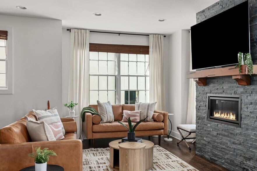 Building Photo - 1015D 12th Ave S