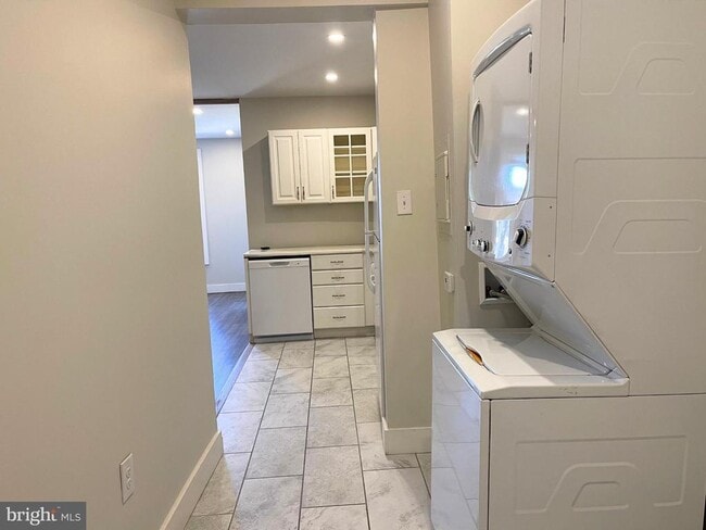 Building Photo - 21 S Main St