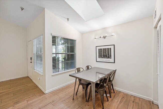 Building Photo - 1050 Crystal Way