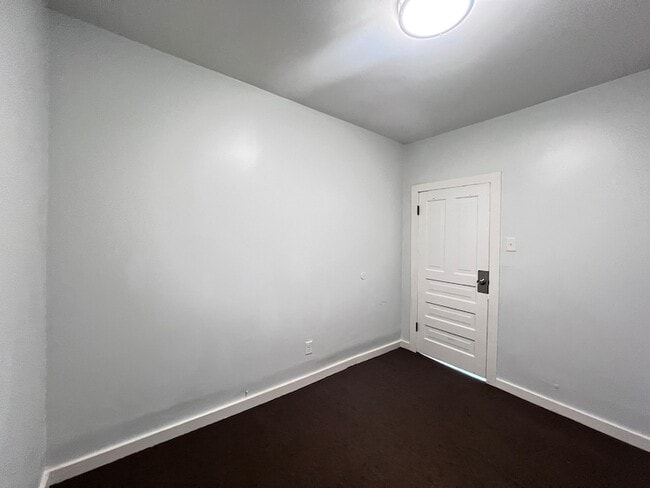 Building Photo - 7024 S Wentworth Ave
