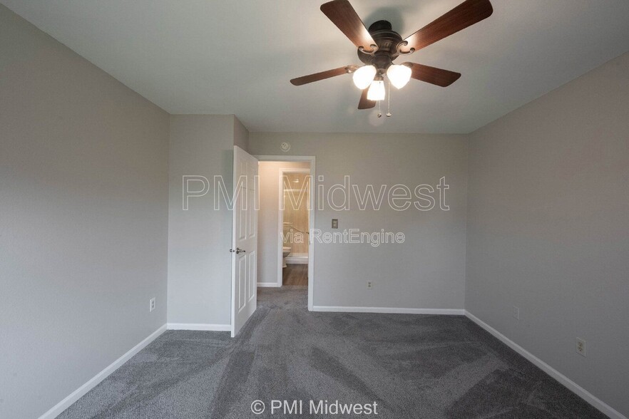 Building Photo - 7657 Scatter Woods Ln