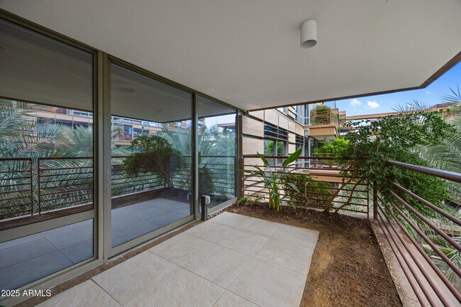 Building Photo - 7137 E Rancho Vista Dr