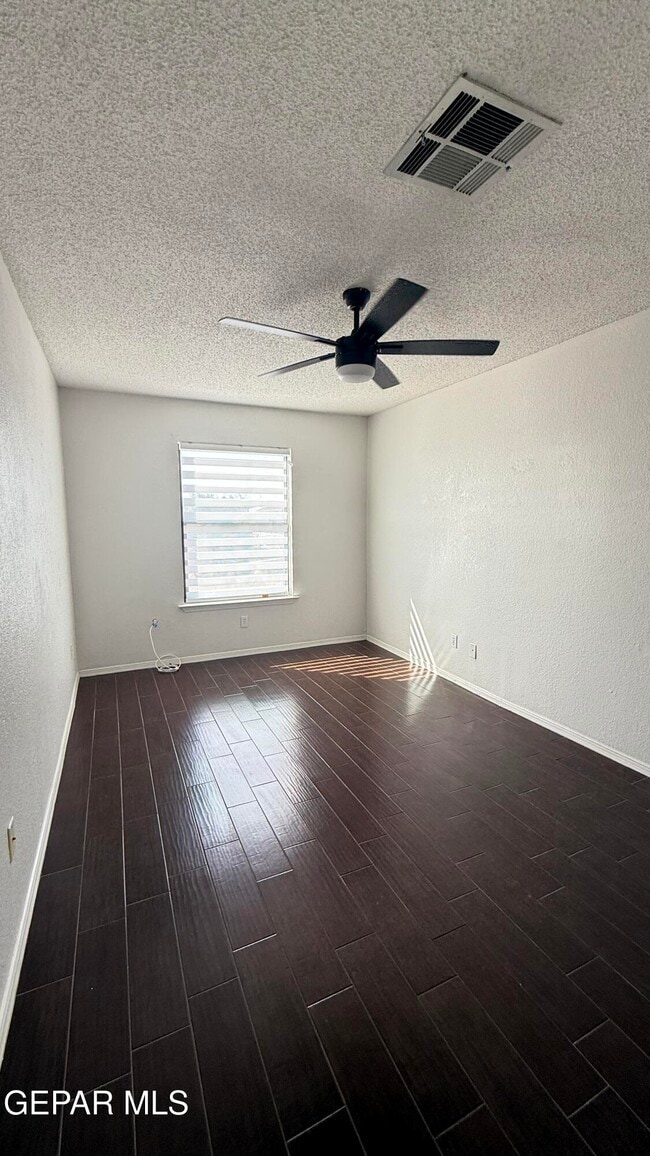 Building Photo - 11621 Marsh Mccall Way