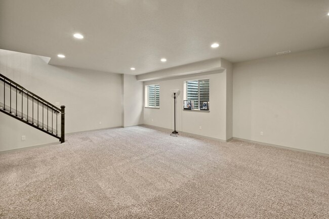 Building Photo - BEAUTIFUL 4BD + OFFICE MAIN-LEVEL LIVING H...