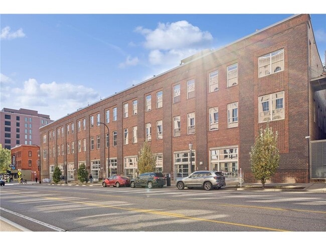Building Photo - 801 N Washington Ave