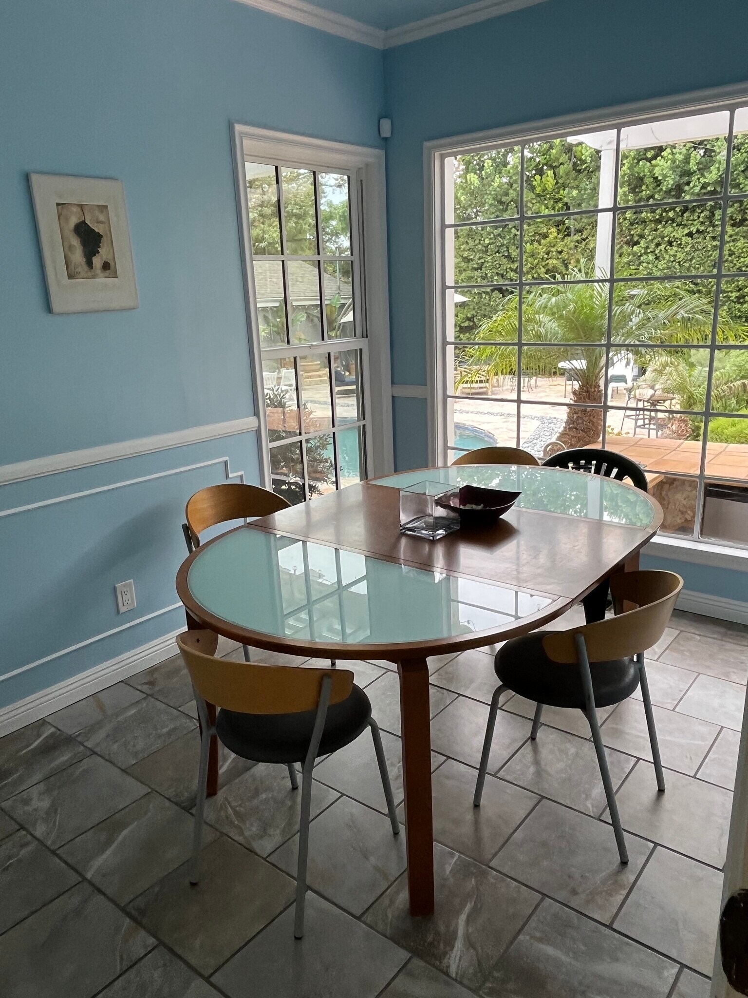 Breakfast room - 737 S Tremaine Ave