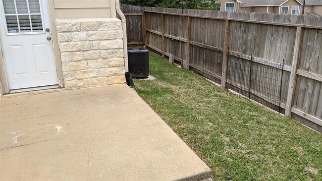 Building Photo - 114 Sendero Dr