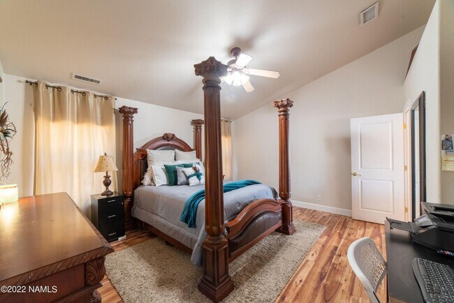 Building Photo - Westside 4 Bed, 2.5 Bath House with A/C & 2-Car Garage Near NAU & CCC! Students & Pets OK! Aug 10th!