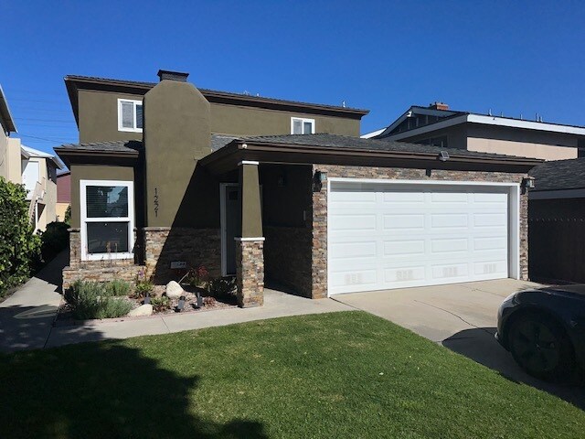 Building Photo - 1221 Amethyst St