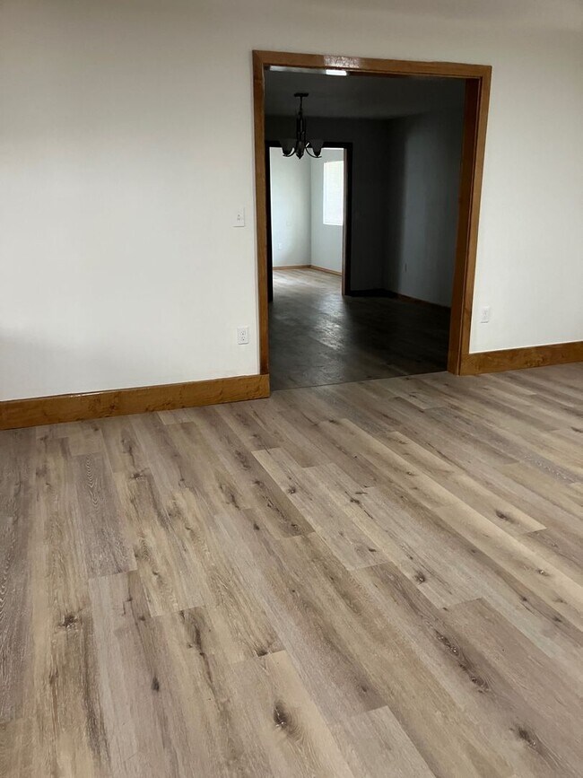 Building Photo - 3 Bedroom 2 bath house in Newberg