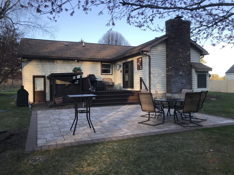Patio - 1405 Kings Rd