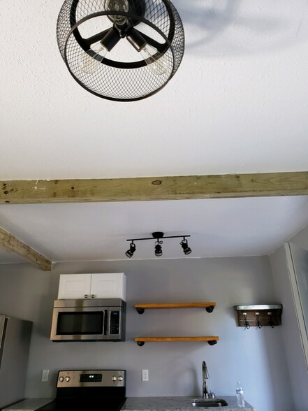 Building Photo - 622 Texan Trail