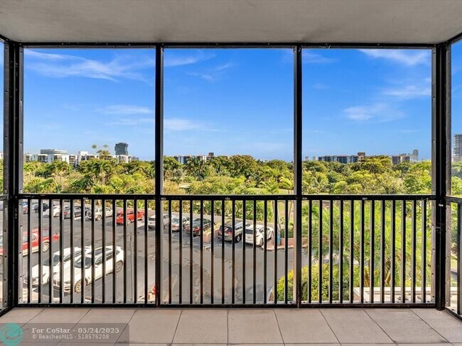 Building Photo - 20379 W Country Club Dr