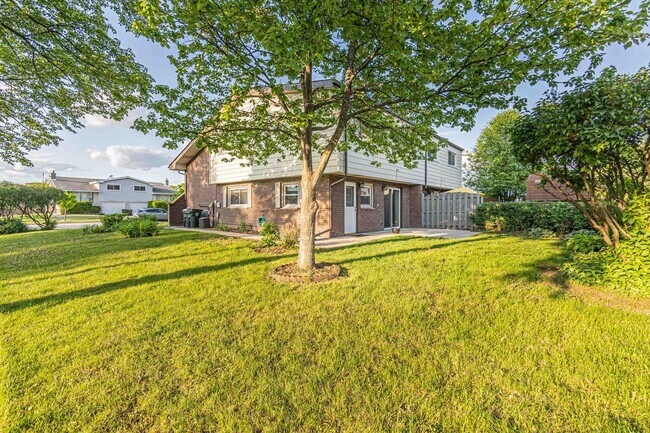 Building Photo - 1403 E Lillian Ave