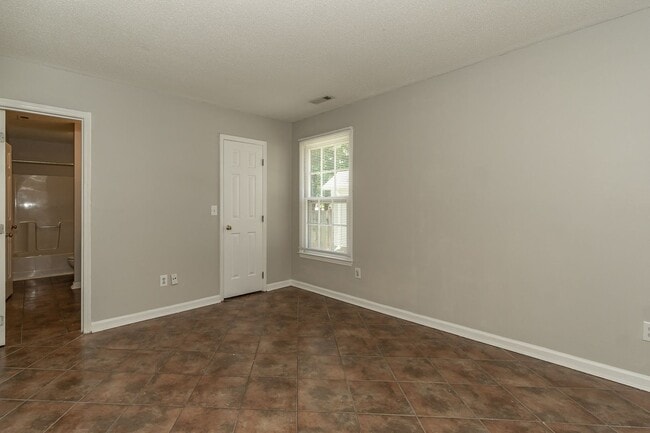 Building Photo - 3 Bedroom Home in the Heart of Cary