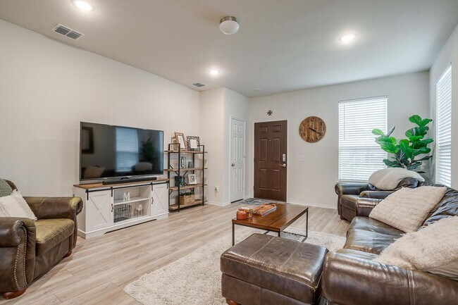 Building Photo - Beautiful Home in Highly Desired Sunset Pointe- 3 Bed, 2 Bath in SW Fort Worth- Crowley ISD- 76123