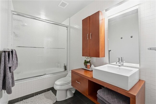 Building Photo - 5 W Mountain St