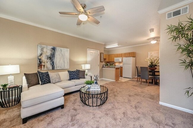 Building Photo - 10001 Woodcreek Oaks Blvd