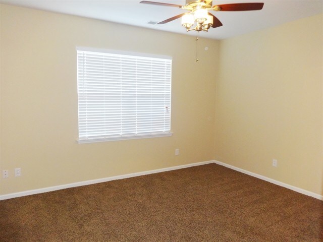 Building Photo - 578 English Oak Cir