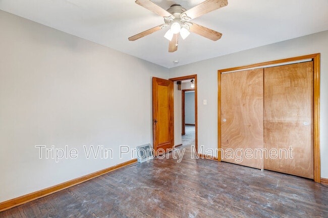 Building Photo - 7035 Plainview Ave