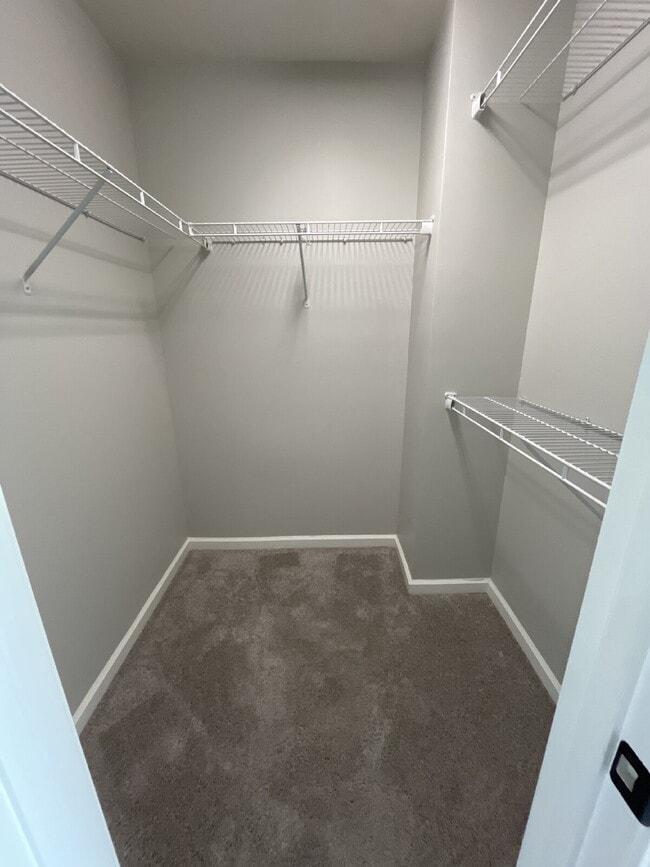 Building Photo - "Charming 4-Bed High Point Home with Granite Elegance & Cozy Fireplace!"