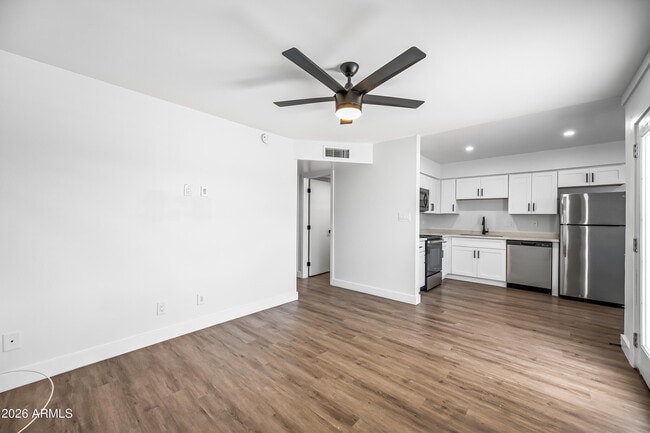 Building Photo - 3131 E Fairmount Ave